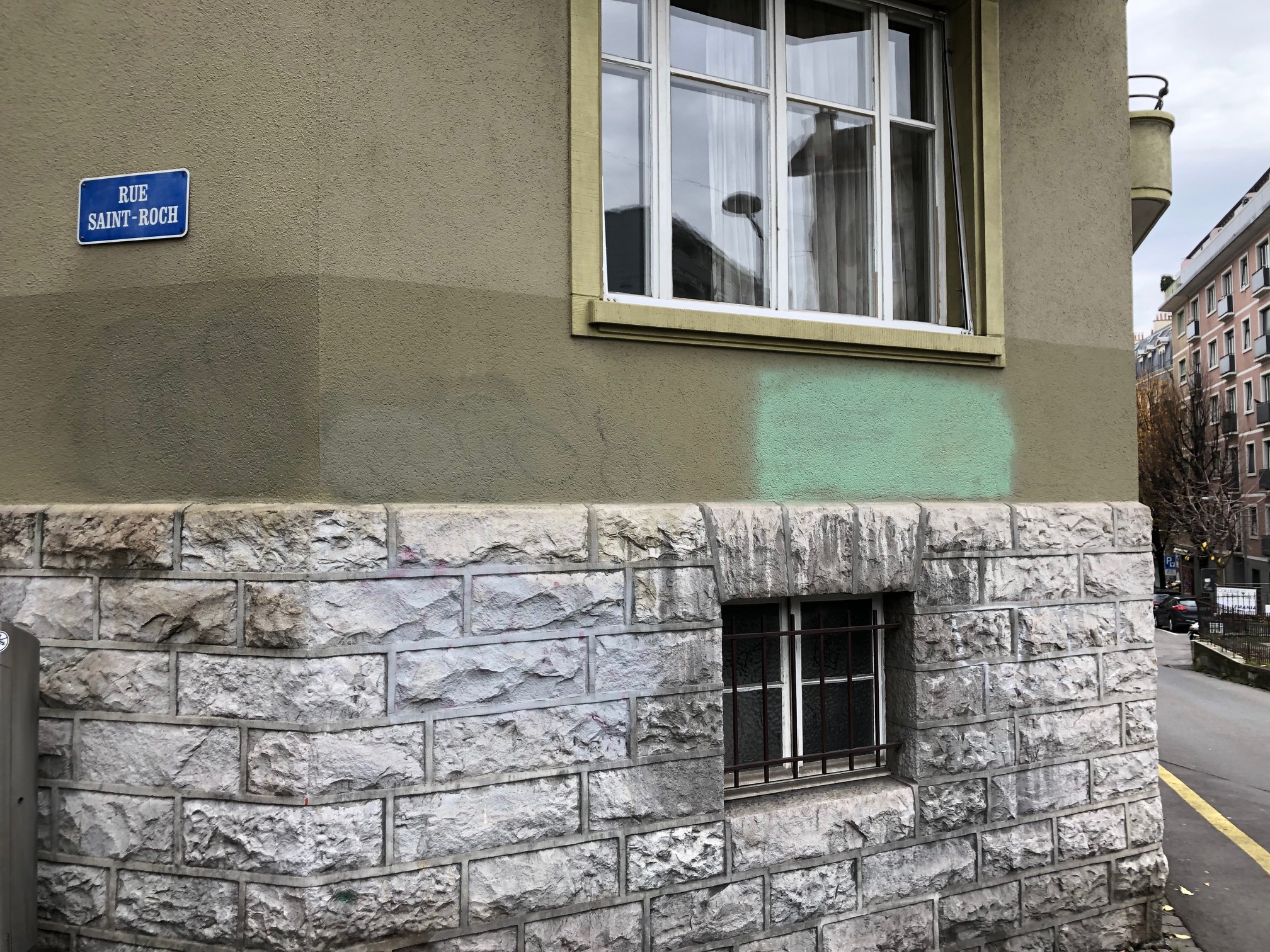 Lausanne-nettoyage-graffitis-et-peinture-mur-avant