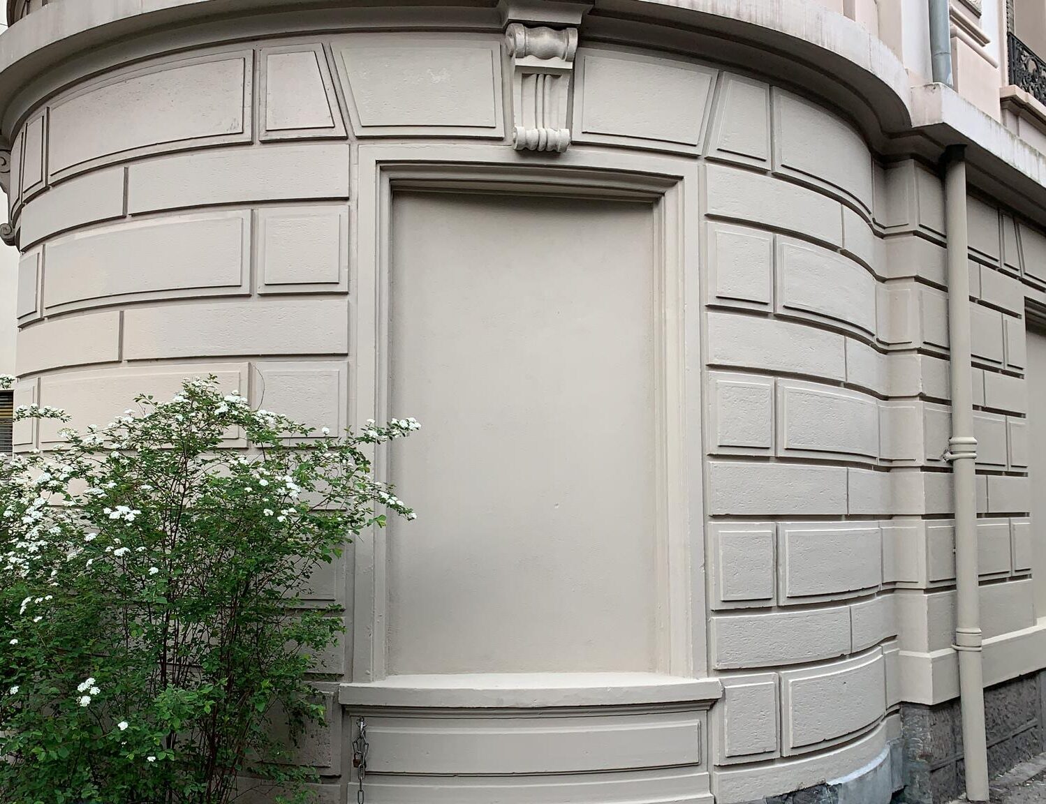 Lausanne-renovation-peinture-façade-taguee-2