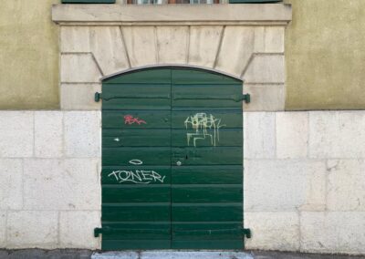Nyon-restauration-porte-ancienne-avant